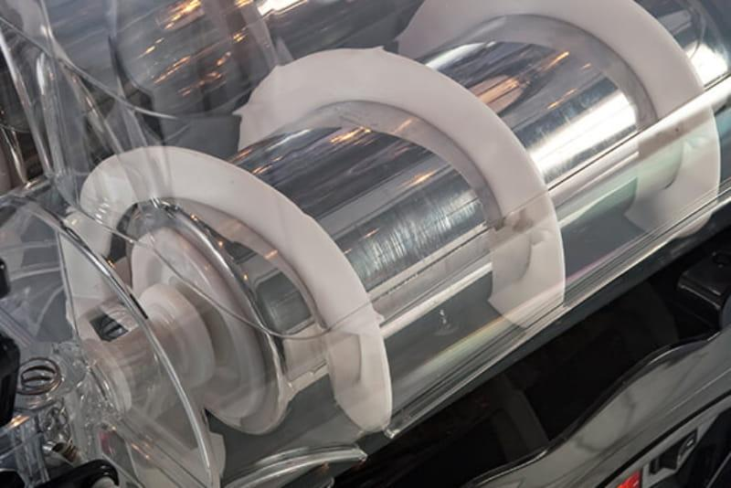 Machine à slush ompresseur, évaporateur et mécanisme de mélange à tarière rotative
